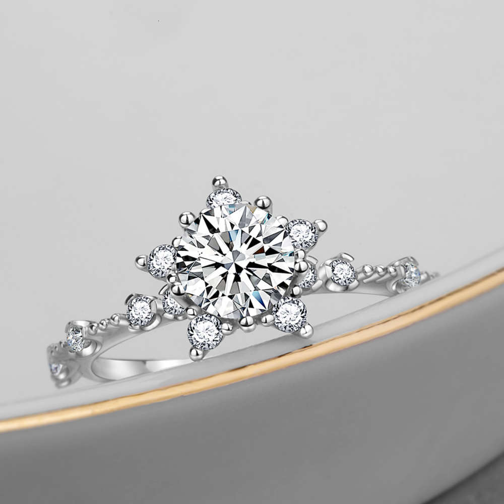 Luxurys Designers Fashion Jz513 new 1 C ing star women's simulation ring star bright diamond ring hand jewelry
Luxurys Designers Fashion Jz513 new 1 C ing star women's simulation ring star bright diamond ring hand jewelry