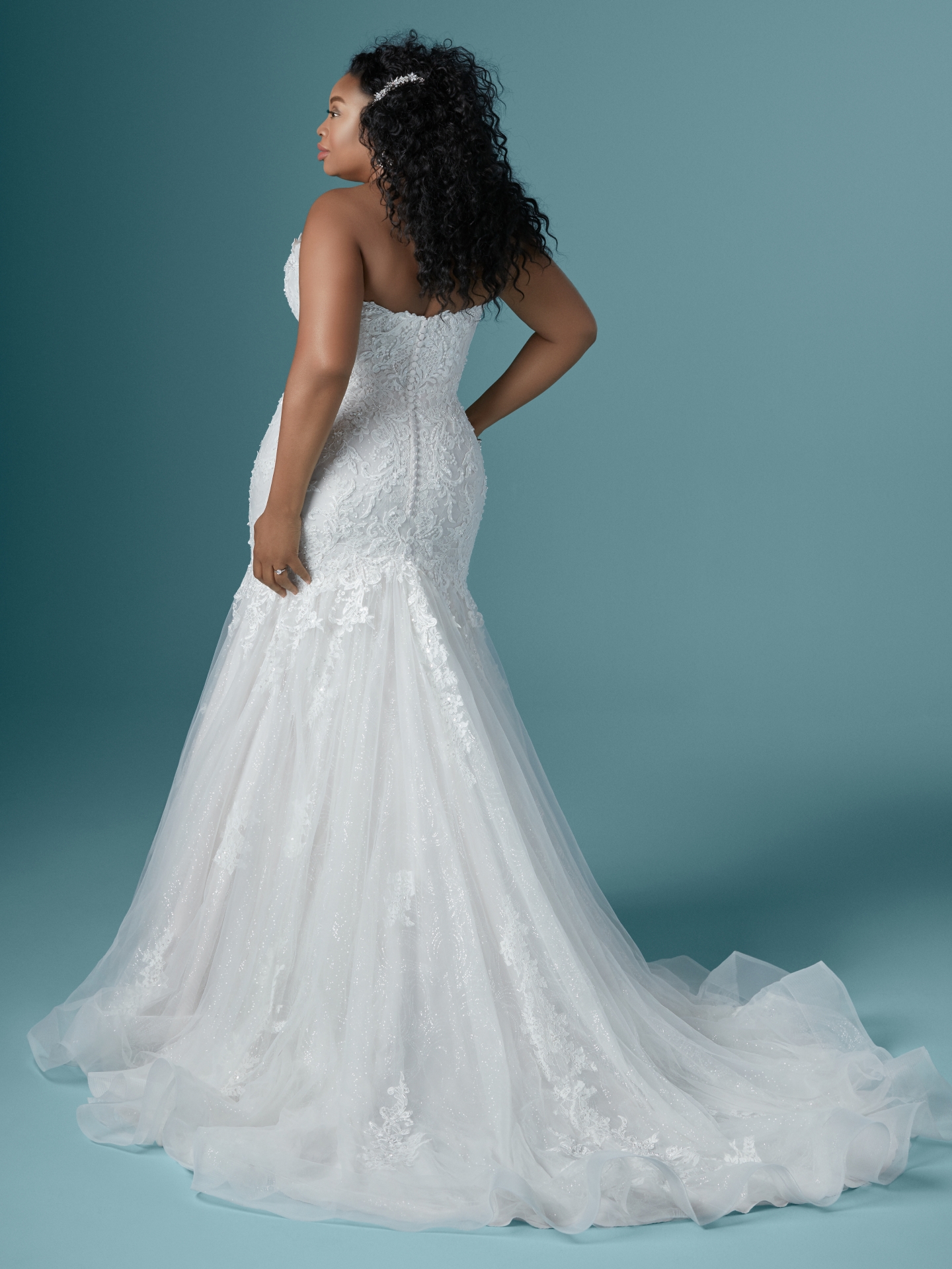 Size Stunning Plus Lace Mermaid Wedding Dresses Beaded Strapless Neck Sequined Bridal Gowns Covered Buttons Back Sweep Train Robe De Marie