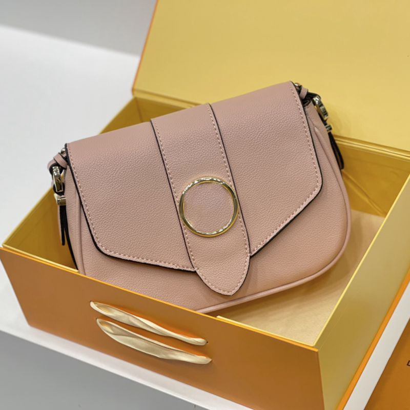 2021 solid color Fashion Shoulder Bag classic design style women's noble styles size 23cm*16cm
2021 solid color Fashion Shoulder Bag classic design style women's noble styles size 23cm*16cm