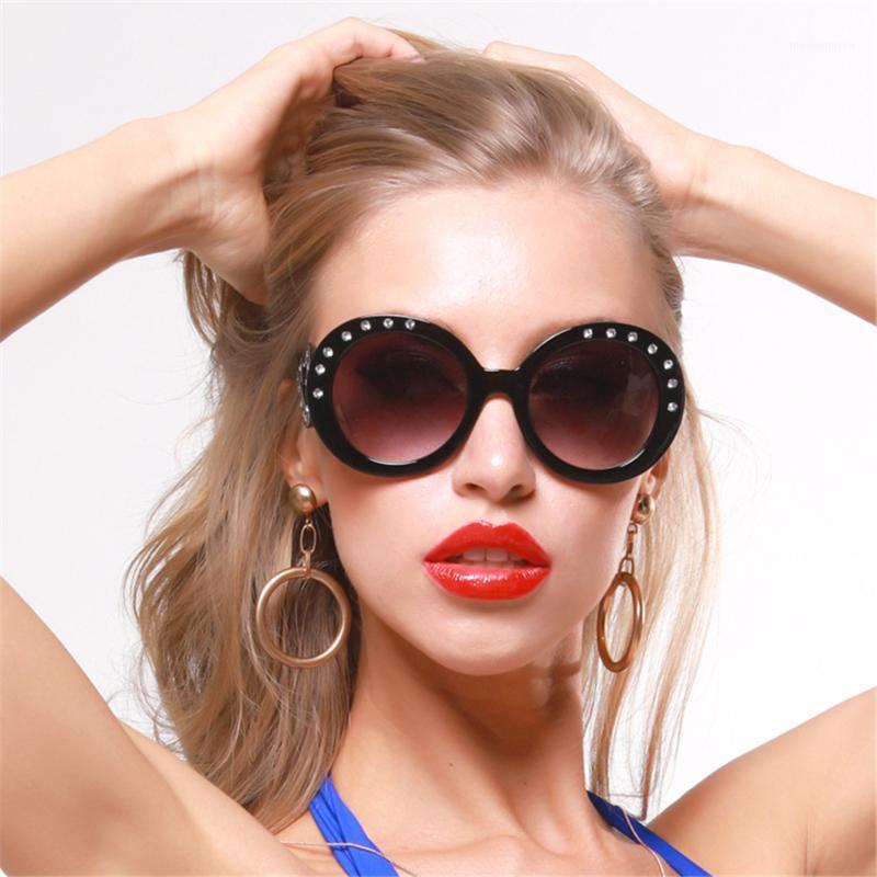 1Pc Vintage Oval Classic Sunglasses Women Fashion Diamond Sun Glasses Retro Shades Eyewear Ladies Eyeglasses UV400 Dropship1
1Pc Vintage Oval Classic Sunglasses Women Fashion Diamond Sun Glasses Retro Shades Eyewear Ladies Eyeglasses UV400 Dropship1