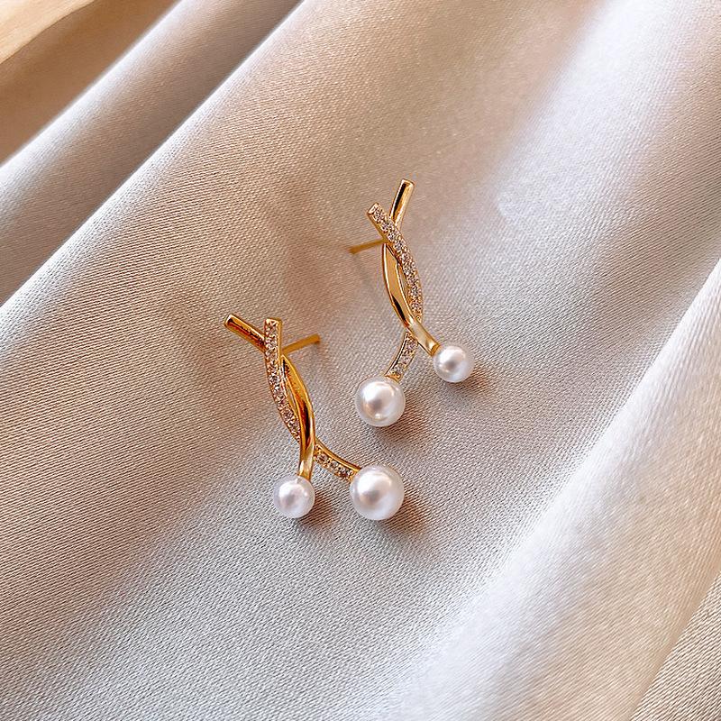 New Temperament Petite Rhinestones Imitation Pearl Cross Stud Earrings Korean Fashion Simple Women Girl Jewelry Accessories
New Temperament Petite Rhinestones Imitation Pearl Cross Stud Earrings Korean Fashion Simple Women Girl Jewelry Accessories