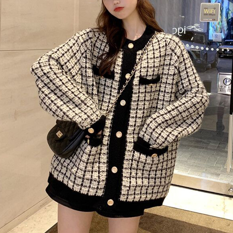 Autumn 2020 new retro shirt jacket check long sleeve single breasted chess loose mesh cardigan tide ladies 828j, White
Autumn 2020 new retro shirt jacket check long sleeve single breasted chess loose mesh cardigan tide ladies 828j, White