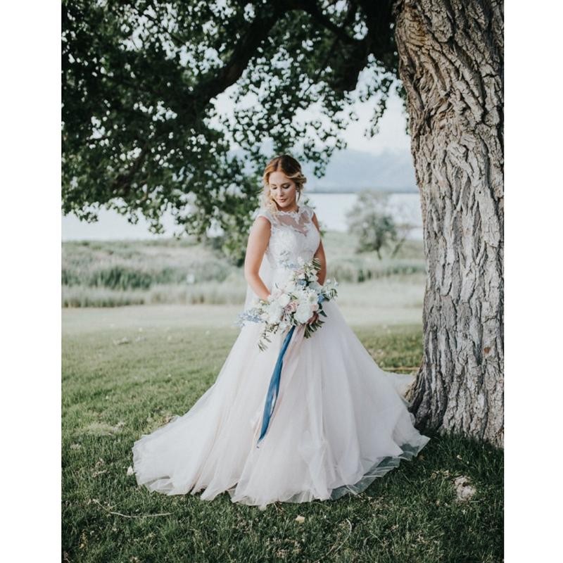 Cheap Garden Country Champagne Wedding Dresses A Line Jewel Neck Lace Appliques Sleeveless Illusion Tulle Floor Length Formal Bridal Gowns ppliques