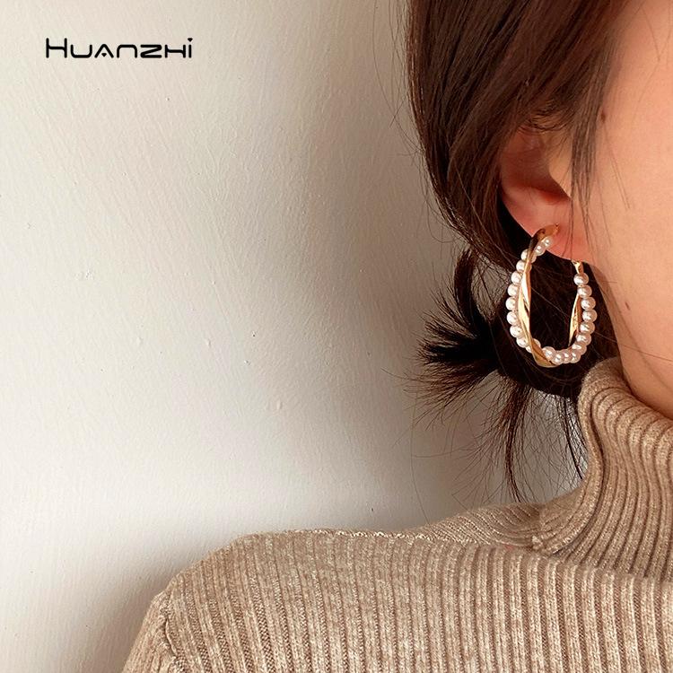 HUANZHI 2020 New Trendy Gold Geometric Round Circle Twisted Cross Pearl Statement Metal Hoop Earrings for Women Jewelry
HUANZHI 2020 New Trendy Gold Geometric Round Circle Twisted Cross Pearl Statement Metal Hoop Earrings for Women Jewelry