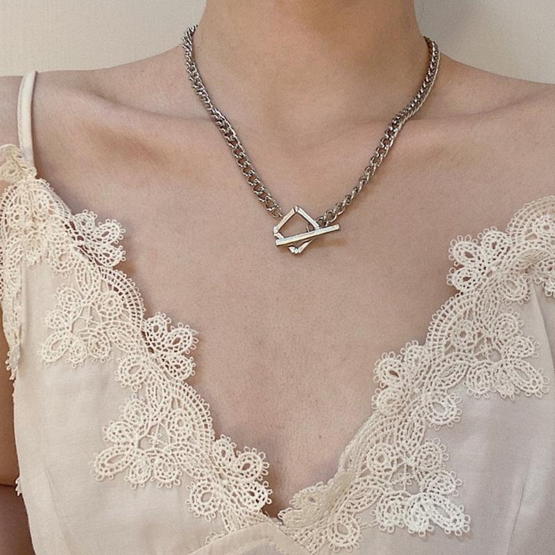 Thick Chain OT Buckle Simple Clavicle Chain Female Necklace Romantic Holiday Gifts Elegant Accessories
Thick Chain OT Buckle Simple Clavicle Chain Female Necklace Romantic Holiday Gifts Elegant Accessories