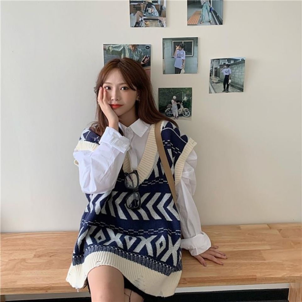 2021 High quality Autumn Winter Large Release Process Retro-wear Sleeveless V-off Vest Women' Sweater Knitted or Crocheted PZRD, Brown
2021 High quality Autumn Winter Large Release Process Retro-wear Sleeveless V-off Vest Women' Sweater Knitted or Crocheted PZRD, Brown