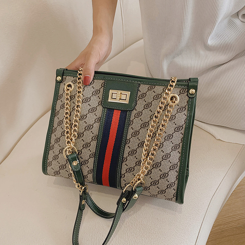 Wholesale factory ladies shoulder bags elegant contrast leather handbags large multifunctional printing fashion tote bag Joker striped women handbag
Wholesale factory ladies shoulder bags elegant contrast leather handbags large multifunctional printing fashion tote bag Joker striped women handbag