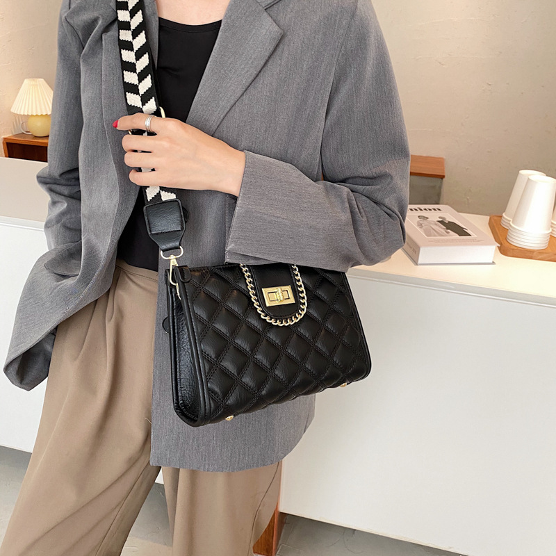 Hot Sale 2020 hot solds women fashion handbag Diamond Chain Messenger Single Shoulder Package Mini Small Bag Woman luxurys designers bags, Beige
Hot Sale 2020 hot solds women fashion handbag Diamond Chain Messenger Single Shoulder Package Mini Small Bag Woman luxurys designers bags, Beige