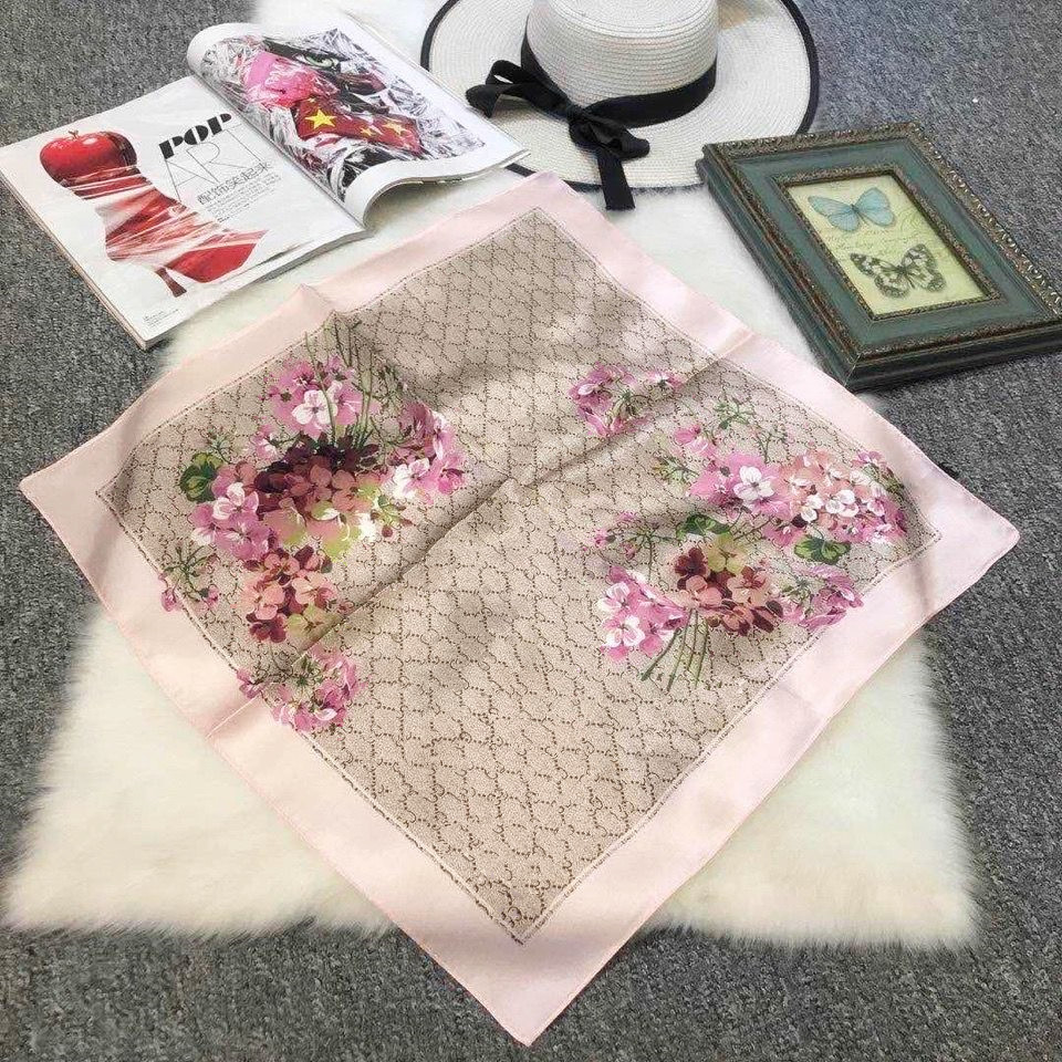 50*50cm scarf small square, high quality print, 100 % silk , women's fashion top scarf for wholesale
50*50cm scarf small square, high quality print, 100 % silk , women's fashion top scarf for wholesale