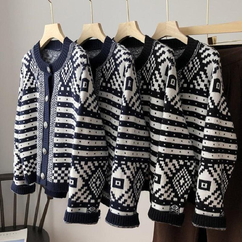 Autumn winter Korean Style Single Breasted Cardigans Short Length Womens Sweaters Long Sleeve Fashionable chic female Knitwear, Sweaters black
Autumn winter Korean Style Single Breasted Cardigans Short Length Womens Sweaters Long Sleeve Fashionable chic female Knitwear, Sweaters black