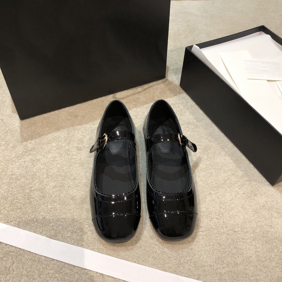 New 2020 Designer Luxury Womens Genuine Leather loafers with horsenbit slip on Flats shoes Fashion channel shoes many styles SHD12
New 2020 Designer Luxury Womens Genuine Leather loafers with horsenbit slip on Flats shoes Fashion channel shoes many styles SHD12