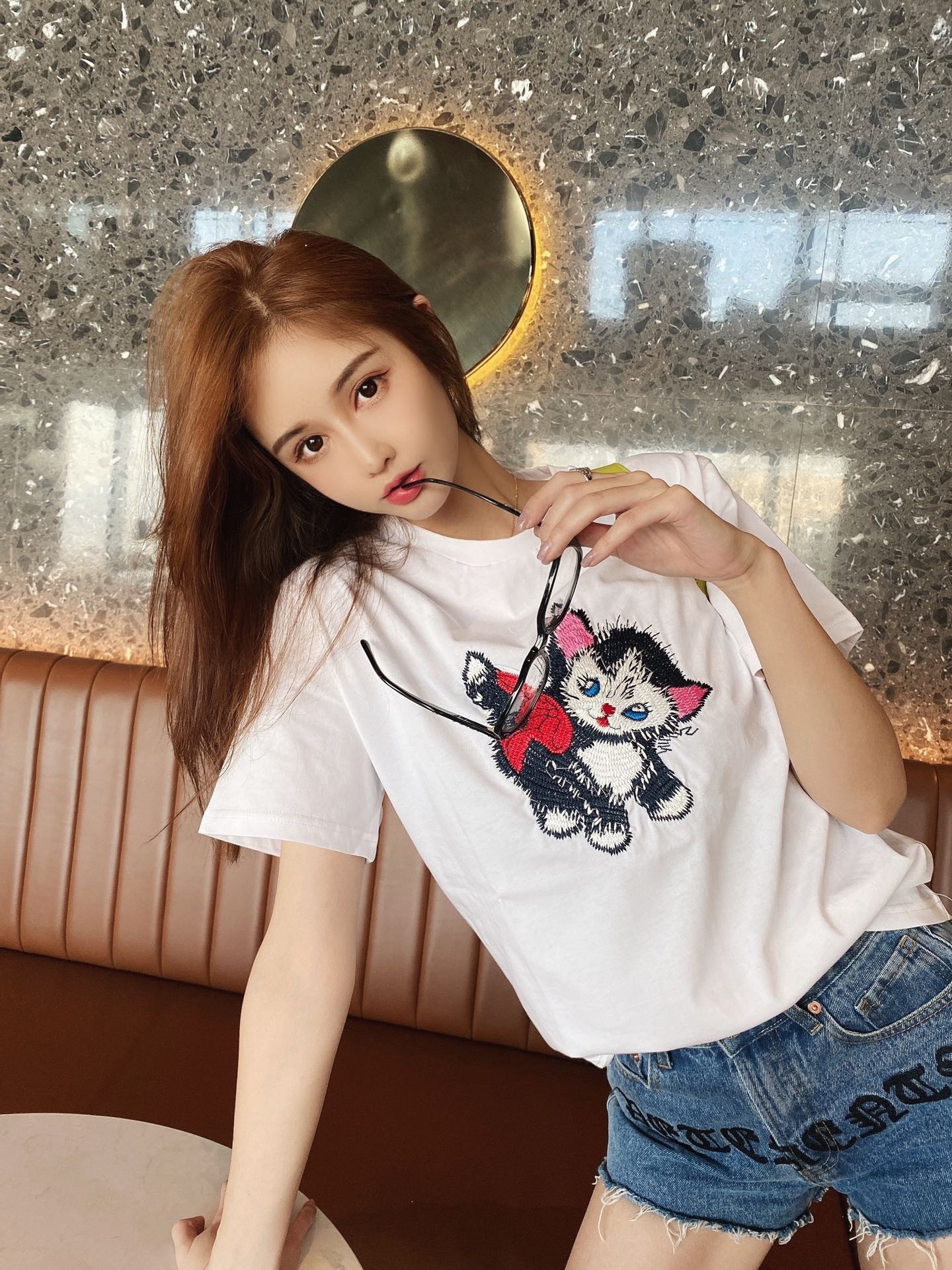 2021 spring and summer new letters cute cat embroidery age reducing style versatile short sleeve T-shirt girl, Black
2021 spring and summer new letters cute cat embroidery age reducing style versatile short sleeve T-shirt girl, Black