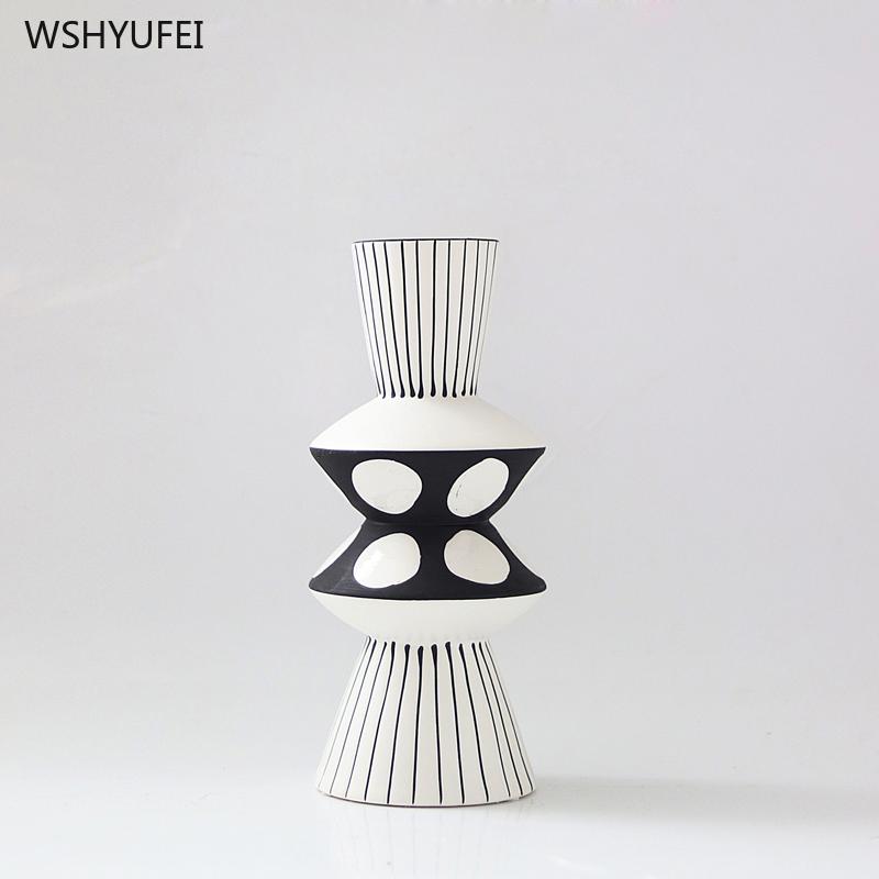 WSHYUFEI Nordic modern style rhombus geometric ceramic vase model house home decoration dried flower cold and soft decoration
WSHYUFEI Nordic modern style rhombus geometric ceramic vase model house home decoration dried flower cold and soft decoration