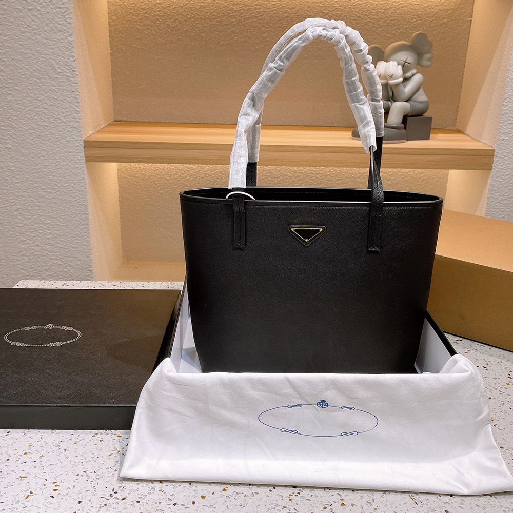 Top quality Genuine Leather Women Handbag Luxurys Designers Bag female Tote Fashion Crossbody Handbags Lady Shoulder Vintage Bags with Box
Top quality Genuine Leather Women Handbag Luxurys Designers Bag female Tote Fashion Crossbody Handbags Lady Shoulder Vintage Bags with Box