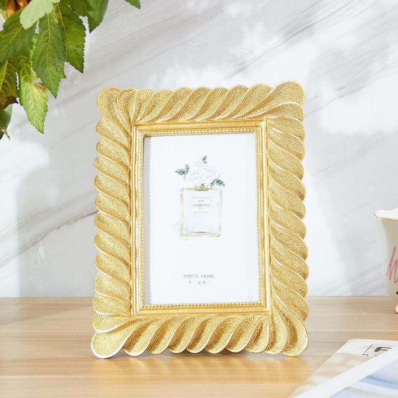 Creative European Retro Resin Photo Frame Light Luxury Golden Photo Frame Set Up Sample Room Home Decoration Set Up Rectangle
Creative European Retro Resin Photo Frame Light Luxury Golden Photo Frame Set Up Sample Room Home Decoration Set Up Rectangle
