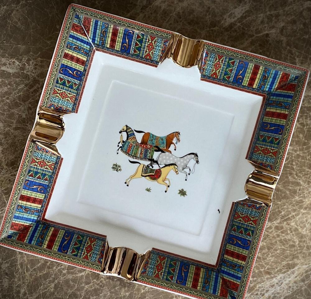 Handmade Art Grid Pattern Ceramic Cigar Ashtray Nice Luxury Smoke Ash Tray Holder Cigars Home Table Desk Accessor jlllYY bdebag
Handmade Art Grid Pattern Ceramic Cigar Ashtray Nice Luxury Smoke Ash Tray Holder Cigars Home Table Desk Accessor jlllYY bdebag