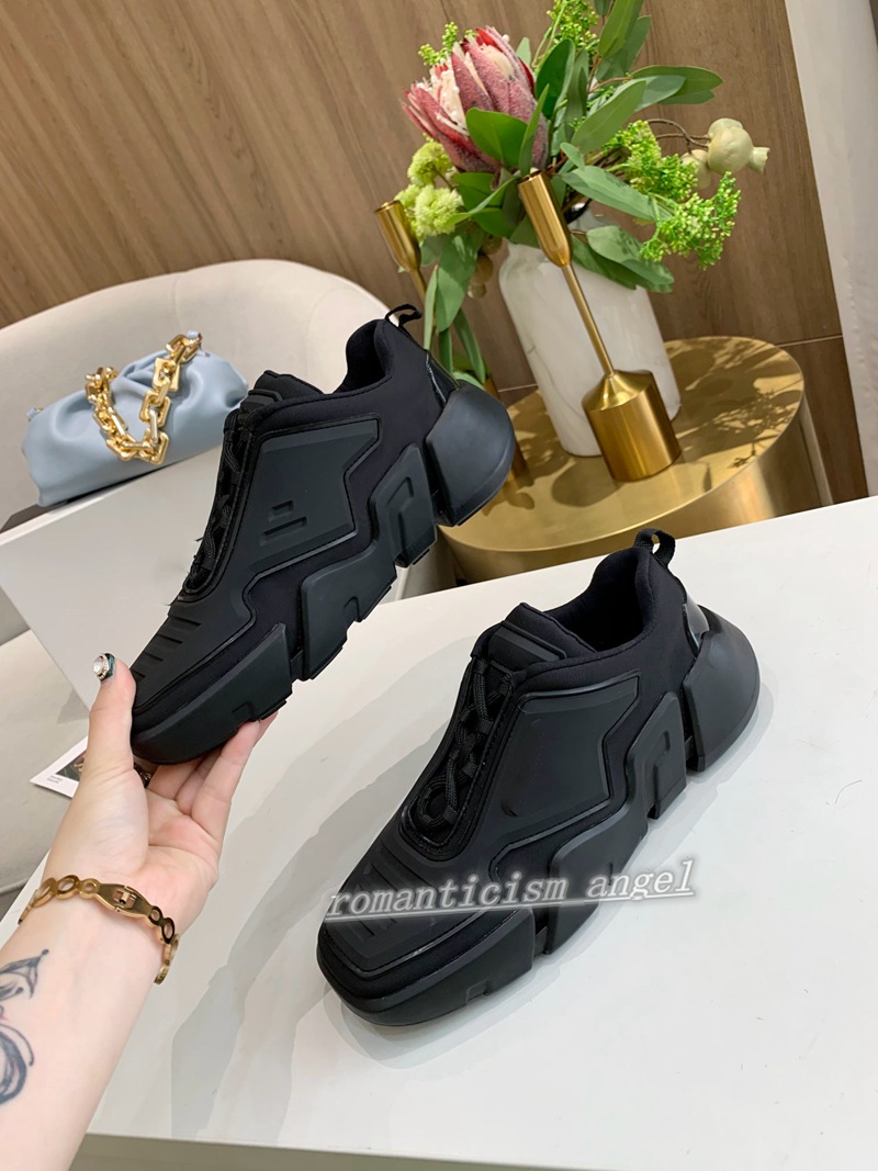 2021 women low-top casual shoes Lates Cloudbust Thunder series triangle pattern Nylon high quality cloth design sneakers, Black;red
2021 women low-top casual shoes Lates Cloudbust Thunder series triangle pattern Nylon high quality cloth design sneakers, Black;red