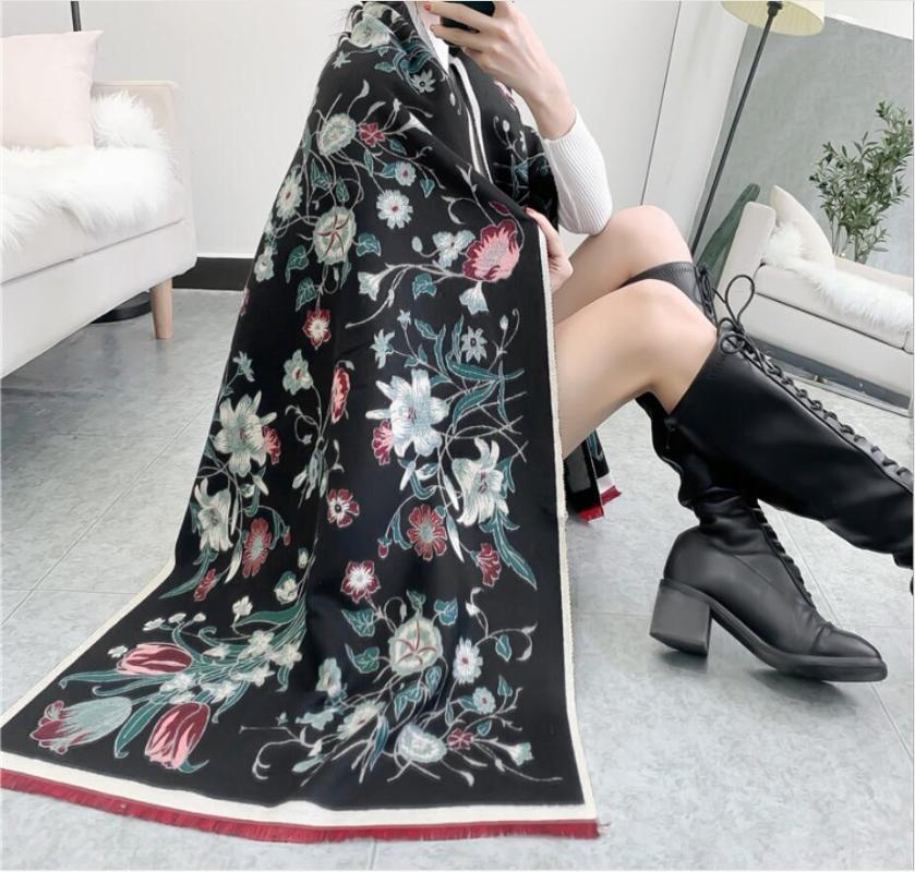 Luxury Flowers Print Winter Cashmere Scarf Women Thick Warm Shawl and Wrap Brand Designer CarriagePrinted Blanket Cape
Luxury Flowers Print Winter Cashmere Scarf Women Thick Warm Shawl and Wrap Brand Designer CarriagePrinted Blanket Cape
