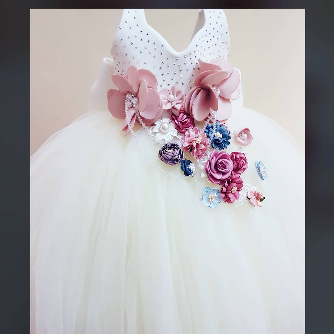 White Beaded Ball Gown Girls Pageant Dresses Appliqued Princess Flower Girl Dress Floor Length Tulle First Communion Gowns 415