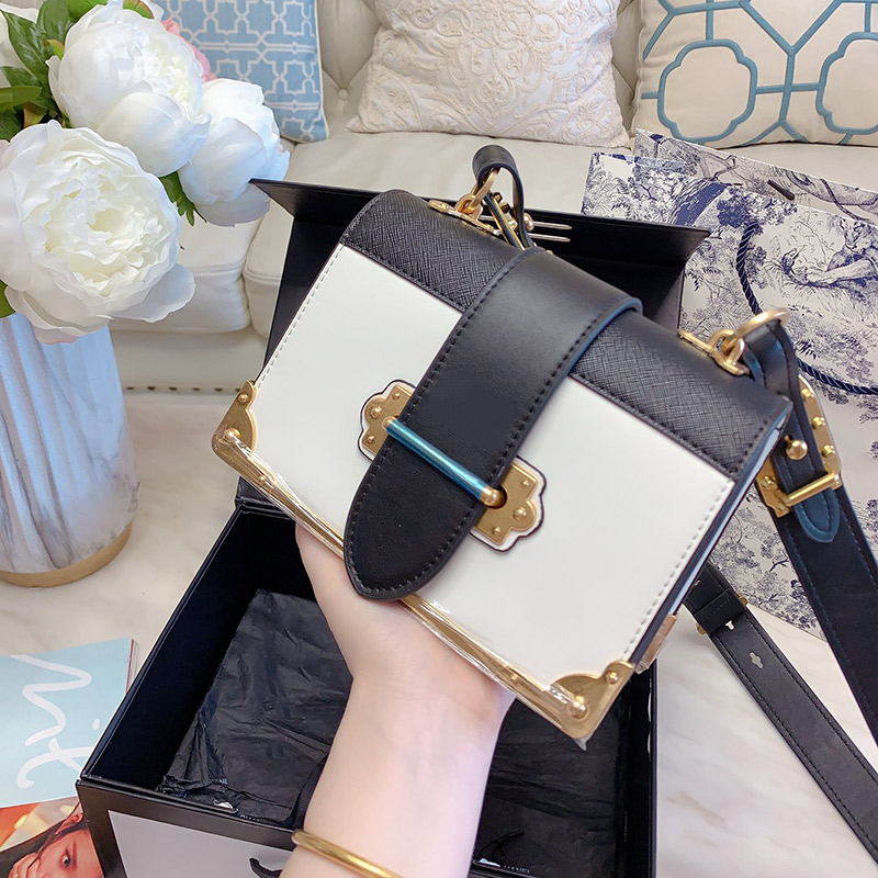 2020 Classic women plain Genuine leather fashion youth simple flap messenger bags handbags purse ladies single shoulder cross body bag, Grey
2020 Classic women plain Genuine leather fashion youth simple flap messenger bags handbags purse ladies single shoulder cross body bag, Grey