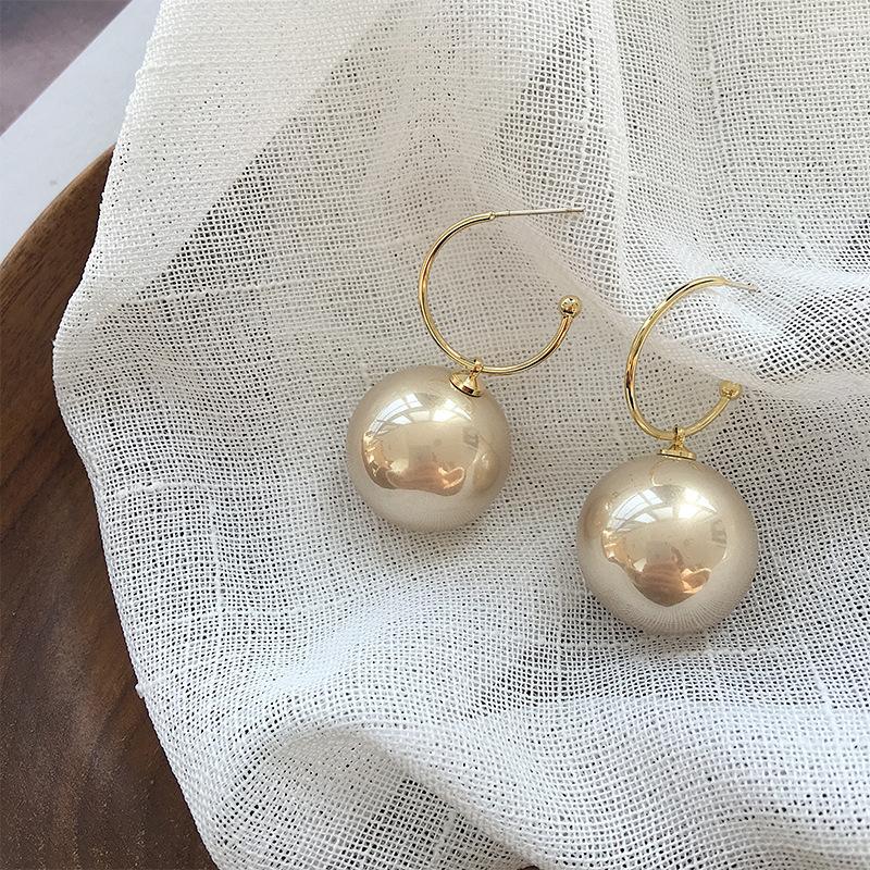 Korean New Style Simulated Pearl Classic Round Dangle Earrings for Women Personality Simple Trendy Drop Earrings Female Jewelry
Korean New Style Simulated Pearl Classic Round Dangle Earrings for Women Personality Simple Trendy Drop Earrings Female Jewelry