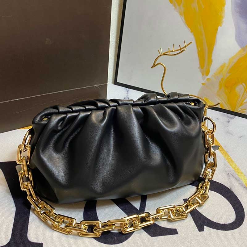 Gold Chain Shoulder Handbag Lady Dinner Bag Crossbody Bag Pouch Cloud Bag Genuine Real Leather High Quality Hndbags Hollowed Out Metal
Gold Chain Shoulder Handbag Lady Dinner Bag Crossbody Bag Pouch Cloud Bag Genuine Real Leather High Quality Hndbags Hollowed Out Metal