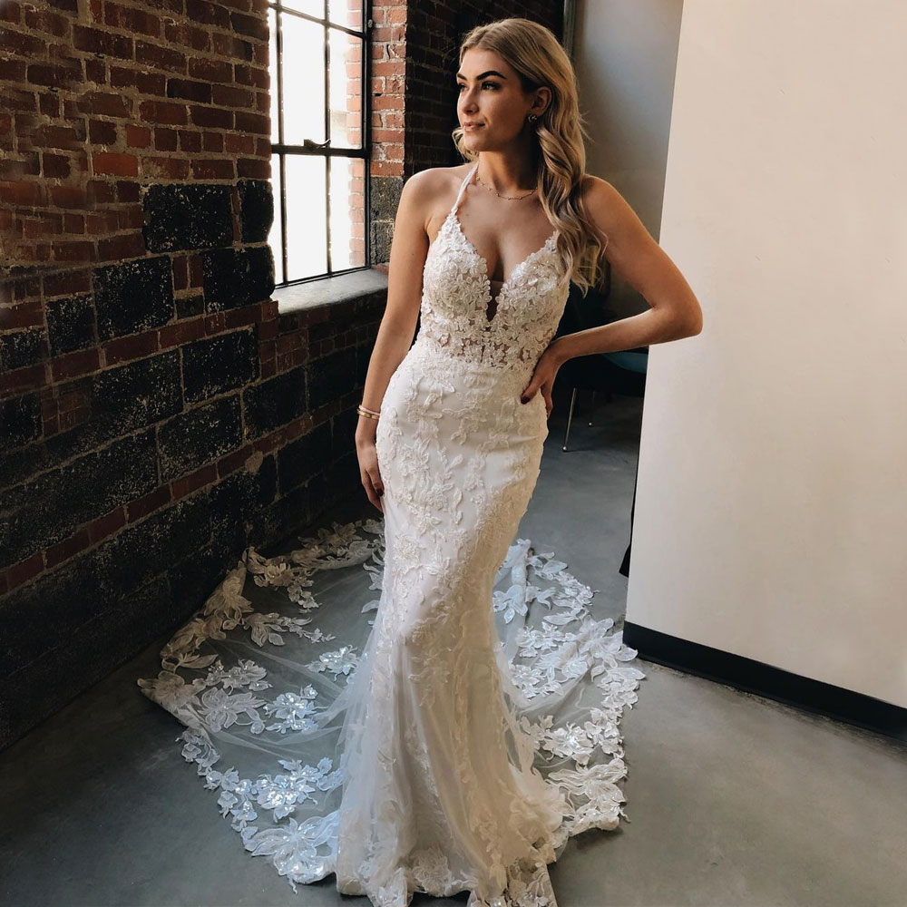 Lace Stunning Mermaid Wedding Dresses Beaded Halter Plunging Neck Appliqued Bridal Gowns Sweep Train Robe De Marie