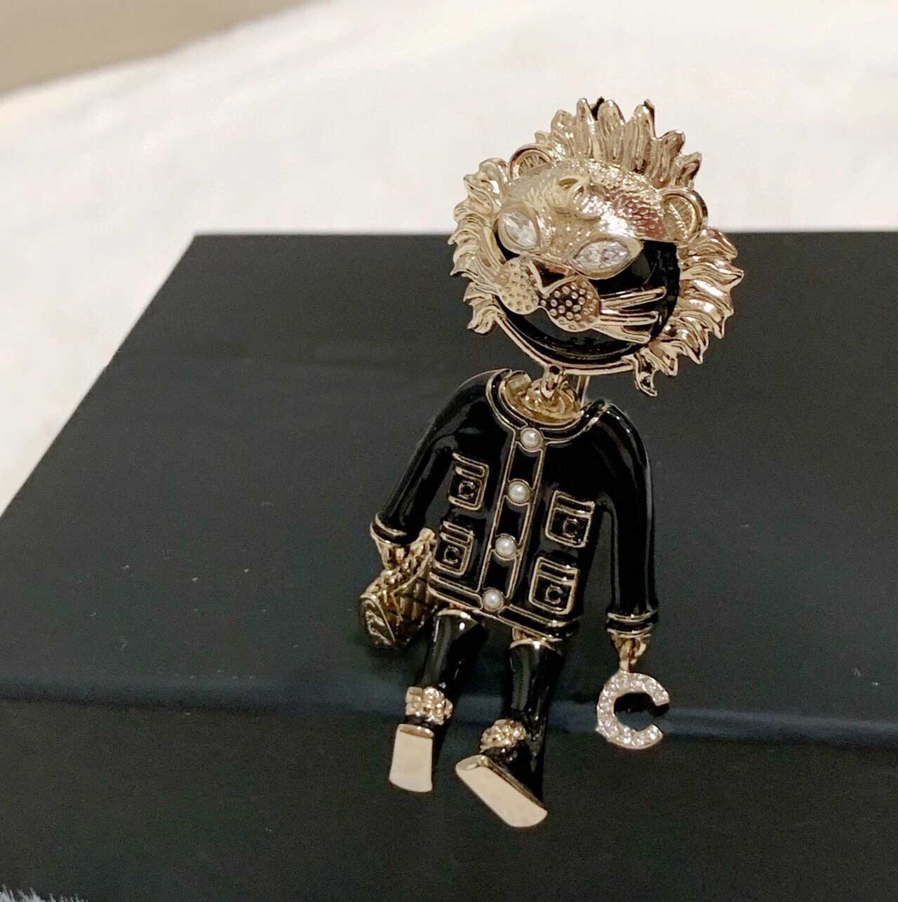 2022 Top quality charm key chain with black enamel color and crystal beads for women wedding jewelry gift have box stamp PS7472
2022 Top quality charm key chain with black enamel color and crystal beads for women wedding jewelry gift have box stamp PS7472