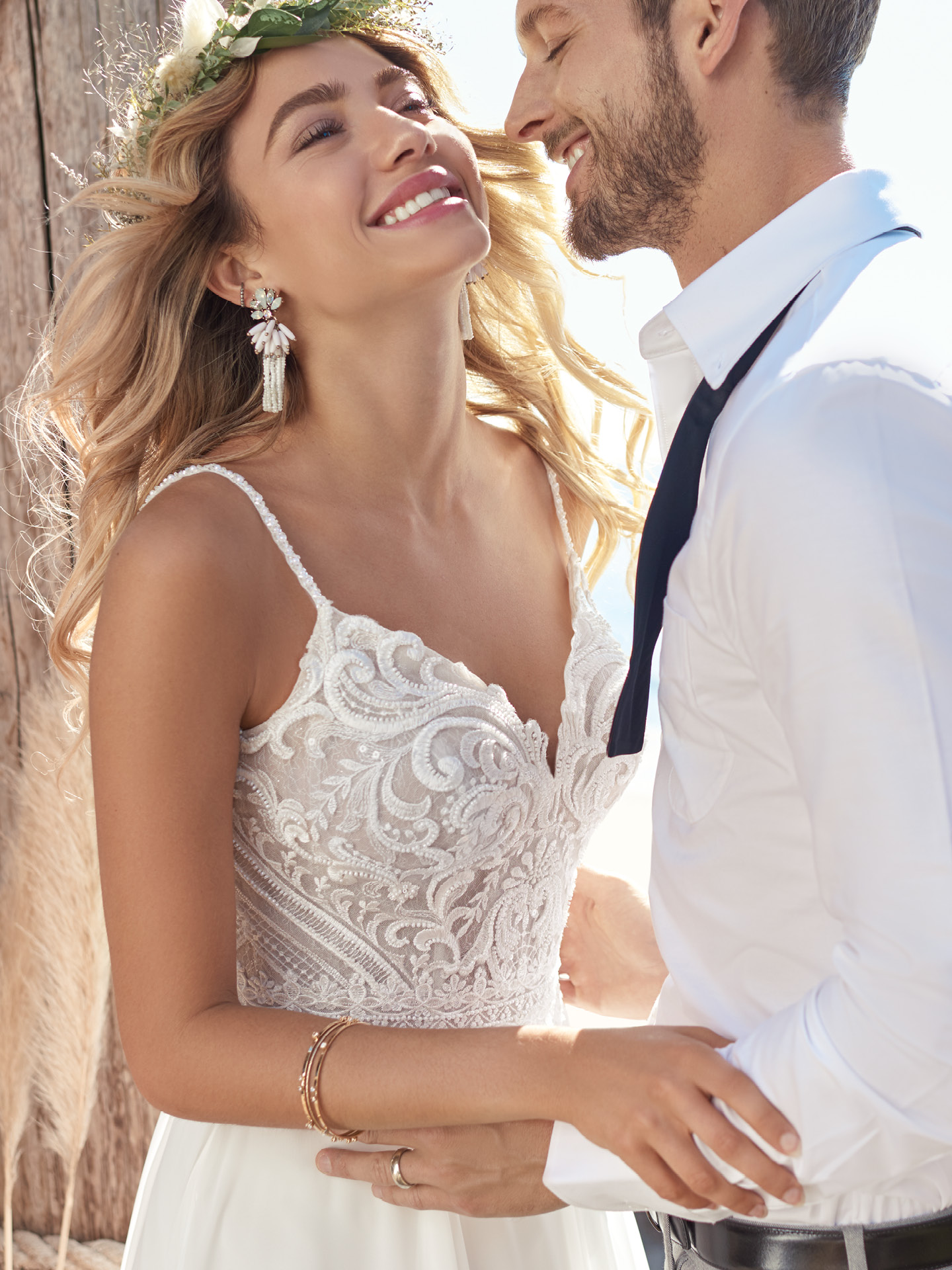 Beach Attractive Lace Backless Wedding Dresses Beaded V Neck A E Side Split Bridal Gowns Chiffon Sweep Train Robe De Mari E