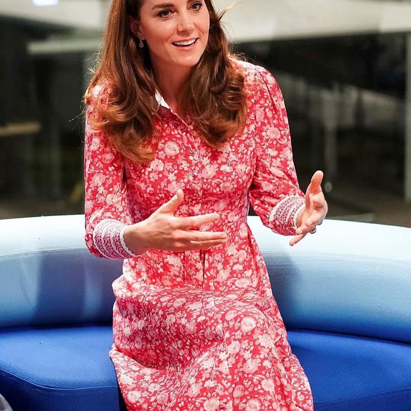 2021 New Autumn Princess Kate Bohemia Retro Print Long Sleeve Single Breasted Thin Fit Mid-length Temperament Dress Fashion F4do, Red.
2021 New Autumn Princess Kate Bohemia Retro Print Long Sleeve Single Breasted Thin Fit Mid-length Temperament Dress Fashion F4do, Red.