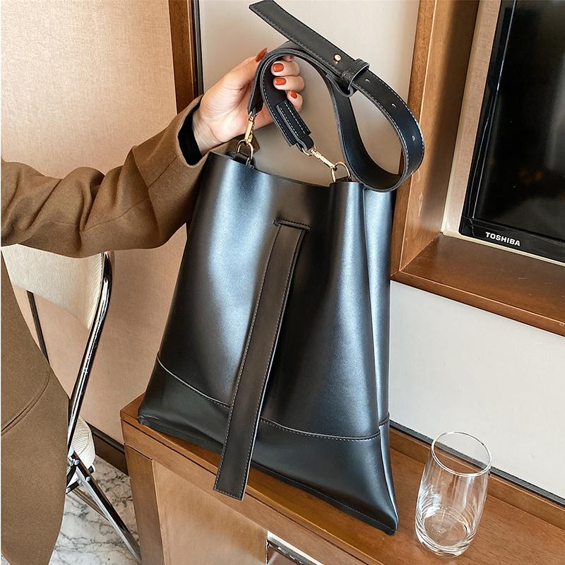 Luxury Fashion Women Handbag High Capacity Bucket Bag PU Leather Crossbody Shoulder Bags, Black
Luxury Fashion Women Handbag High Capacity Bucket Bag PU Leather Crossbody Shoulder Bags, Black