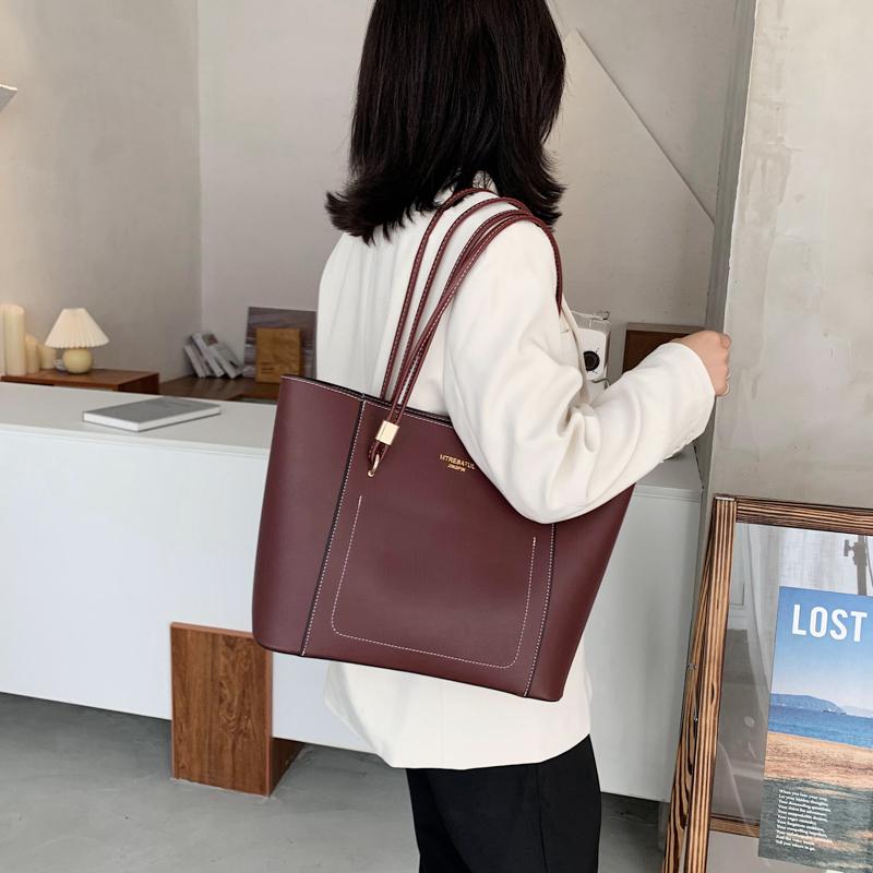 Designer PU Leather Shoulder Bags For Women 2021 Classic High Capacity Handbags Travel Luxury Hand Bag Female Large Shoulder Bag, Black
Designer PU Leather Shoulder Bags For Women 2021 Classic High Capacity Handbags Travel Luxury Hand Bag Female Large Shoulder Bag, Black