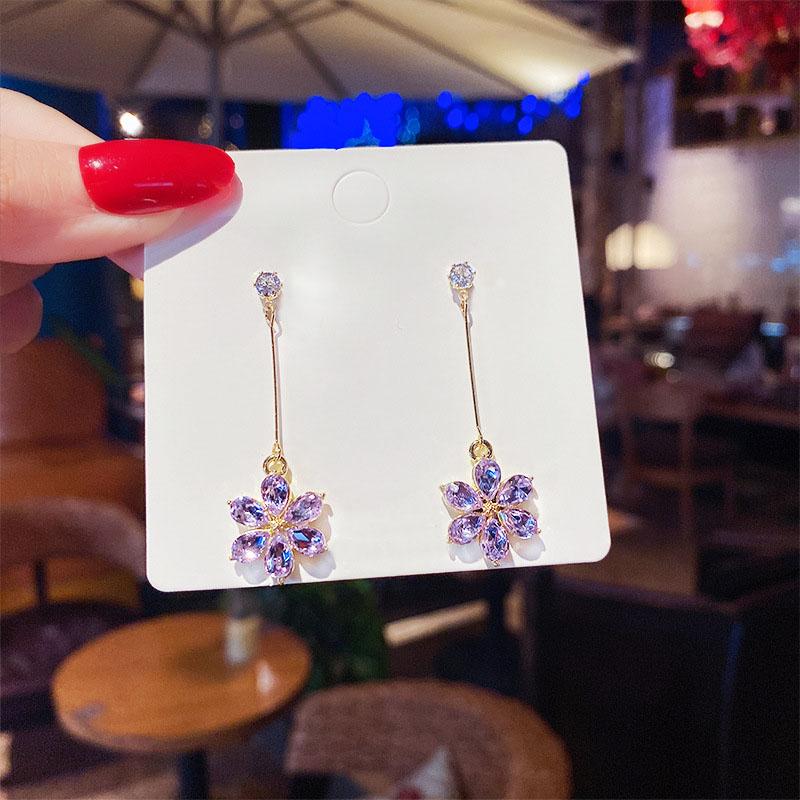 2021 new trendy purple crystal petal earrings female Korean temperament net red earrings show face thin
2021 new trendy purple crystal petal earrings female Korean temperament net red earrings show face thin
