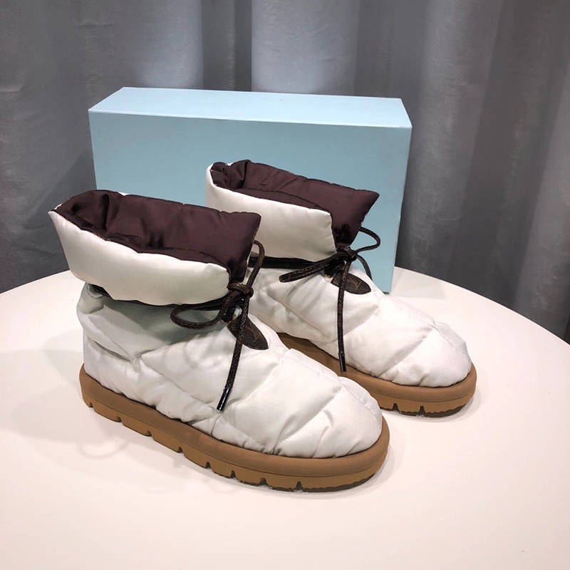 Women Flat Ankle Boots Designer PILLOW Down Shoes Waterproof Nylon Shoes Black White Lace-up Soft Warm Snow Boots With Box 265, Color 1 apricot+black bottom
Women Flat Ankle Boots Designer PILLOW Down Shoes Waterproof Nylon Shoes Black White Lace-up Soft Warm Snow Boots With Box 265, Color 1 apricot+black bottom