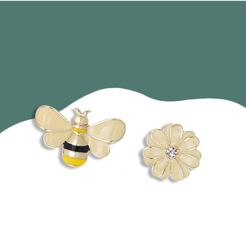 Pins, Brooches 8Seasons Fashion Gold Color Bee Animal Flower Pins For Women Men Coat Backpack Party Rhinestone Jewelry Gifts, 1Piece
Pins, Brooches 8Seasons Fashion Gold Color Bee Animal Flower Pins For Women Men Coat Backpack Party Rhinestone Jewelry Gifts, 1Piece