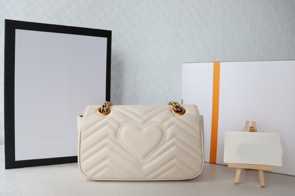 2021 sales of stylish Genuine Leather women luxury bag designer top quality single-shoulder bags waist classic letter key chain handbag, Brand box
2021 sales of stylish Genuine Leather women luxury bag designer top quality single-shoulder bags waist classic letter key chain handbag, Brand box