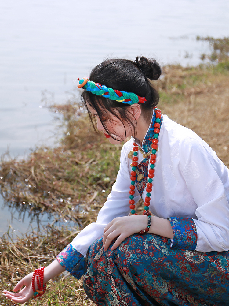 Tibetan Casual Ethnic clothing women spring autumn Traditional Tibet Kangba robe embroidery Top + Skirt Daily life clothes Girl