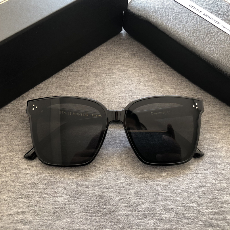 2020 GM Brand Sunglasses Classic Women Gentle Monster Flat Lens Sun glasses Vintage Lady Brand Designer Sunglasses Dreamer 17 Q0121
2020 GM Brand Sunglasses Classic Women Gentle Monster Flat Lens Sun glasses Vintage Lady Brand Designer Sunglasses Dreamer 17 Q0121