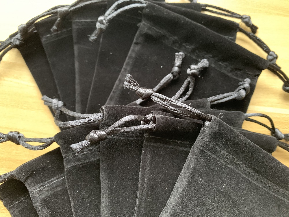Packing material velvet bag 7x9cm black case for accessories earrings good printing (Anita)