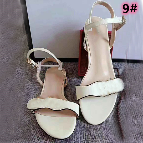 Luxury New Crystal Calf leather quilted Platform sandals Designer Women's Flat sandals 34-42 With box, 8#
Luxury New Crystal Calf leather quilted Platform sandals Designer Women's Flat sandals 34-42 With box, 8#