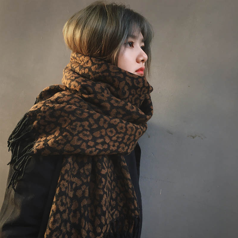 Only one fashionable leopard print wool scarf women in winter thickened warm shawl dual purpose cashmere bib for autumn, Blue;gray
Only one fashionable leopard print wool scarf women in winter thickened warm shawl dual purpose cashmere bib for autumn, Blue;gray