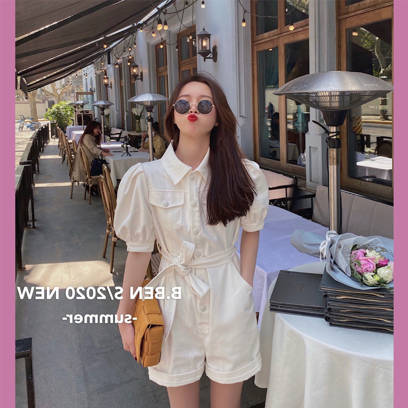 2021 New Work style denim tube coveralls straight lace up waist high foam collar button placket clothes overalls QRQV, White.
2021 New Work style denim tube coveralls straight lace up waist high foam collar button placket clothes overalls QRQV, White.