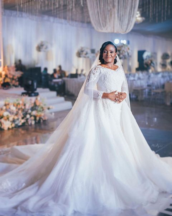 Long Sleeve Nara Aziza Wedding Dresses with Detachable Train Full Lace Floral Beaded Cathedral Train African Princess Bridal Gowns