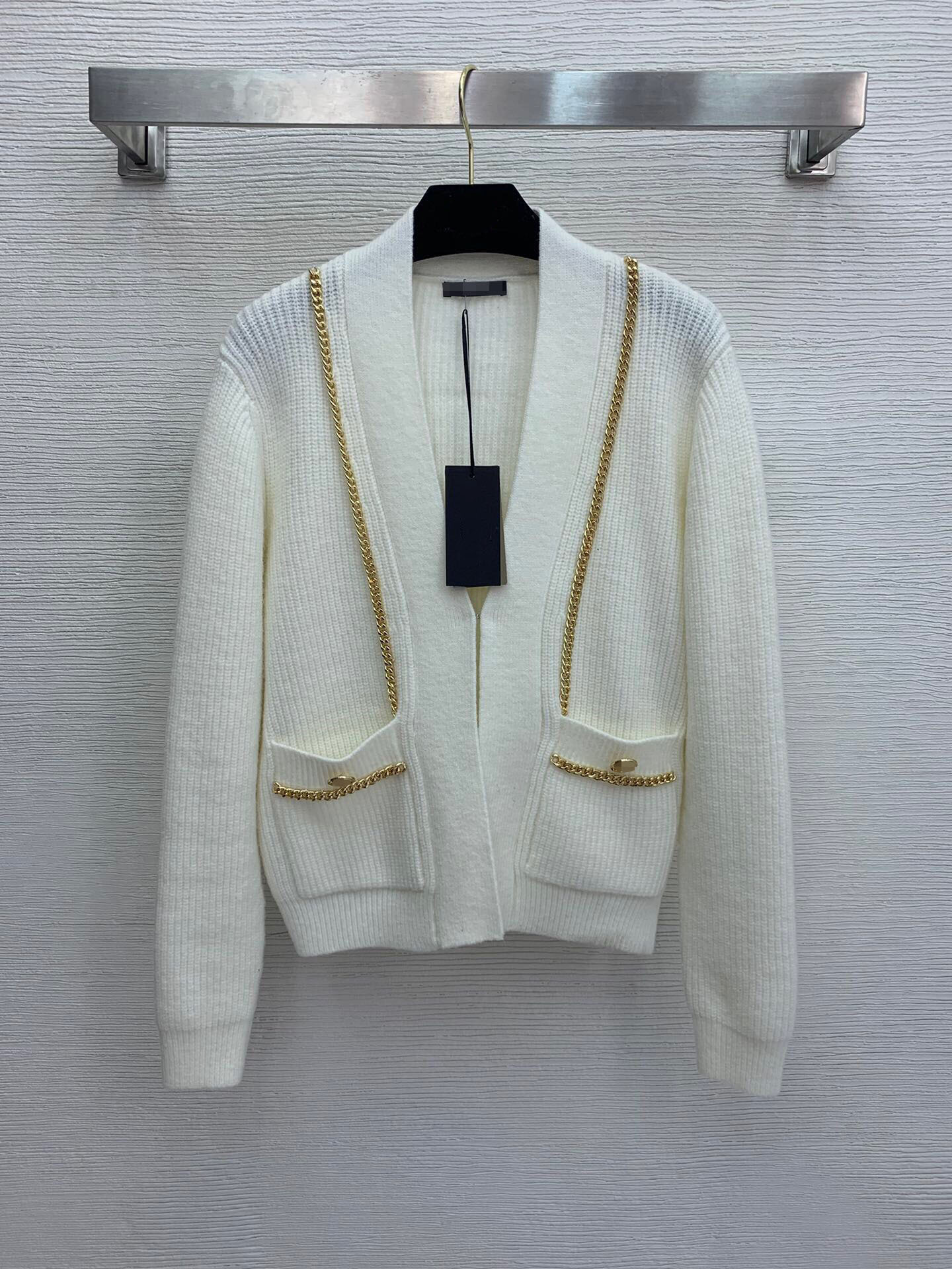 High end fall and winter 2020 new yangmi same letter button mold opening metal chain thickened coat, Black
High end fall and winter 2020 new yangmi same letter button mold opening metal chain thickened coat, Black