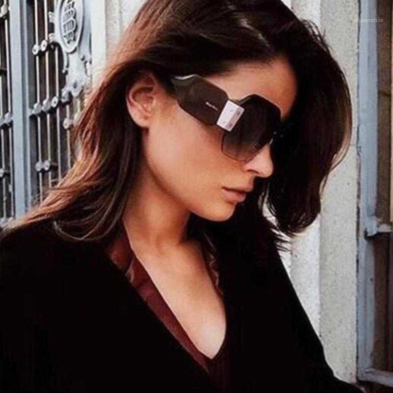 Fashion Oversized Women Sunglasses Brand Designer Plastic Female Big Frame Gradient Sun Glasses UV400 gafas de sol mujer1
Fashion Oversized Women Sunglasses Brand Designer Plastic Female Big Frame Gradient Sun Glasses UV400 gafas de sol mujer1