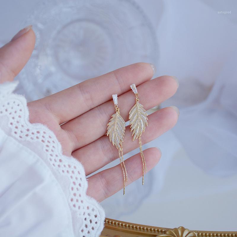 Dangle & Chandelier Korean Design Fashion Jewelry Exquisite Copper Inlaid Zircon Leaf Long Tassel Earrings Face-lift Female Temperament Earr
Dangle & Chandelier Korean Design Fashion Jewelry Exquisite Copper Inlaid Zircon Leaf Long Tassel Earrings Face-lift Female Temperament Earr
