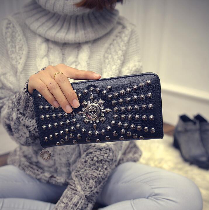 Factory wholesale women bag personality skeleton punk hand wallets European and American fan rivet fashionable long wallet trend leather, Silver(boutique box)
Factory wholesale women bag personality skeleton punk hand wallets European and American fan rivet fashionable long wallet trend leather, Silver(boutique box)