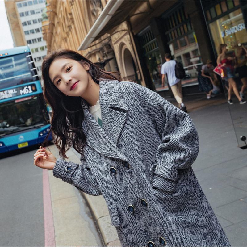 New Plaid Woolen Autumn Coat Women Mid-Length Double-Breasted Turn-Down Collar Raglan Sleeves Wide-Waisted Fashion Jacket Women, Gray
New Plaid Woolen Autumn Coat Women Mid-Length Double-Breasted Turn-Down Collar Raglan Sleeves Wide-Waisted Fashion Jacket Women, Gray