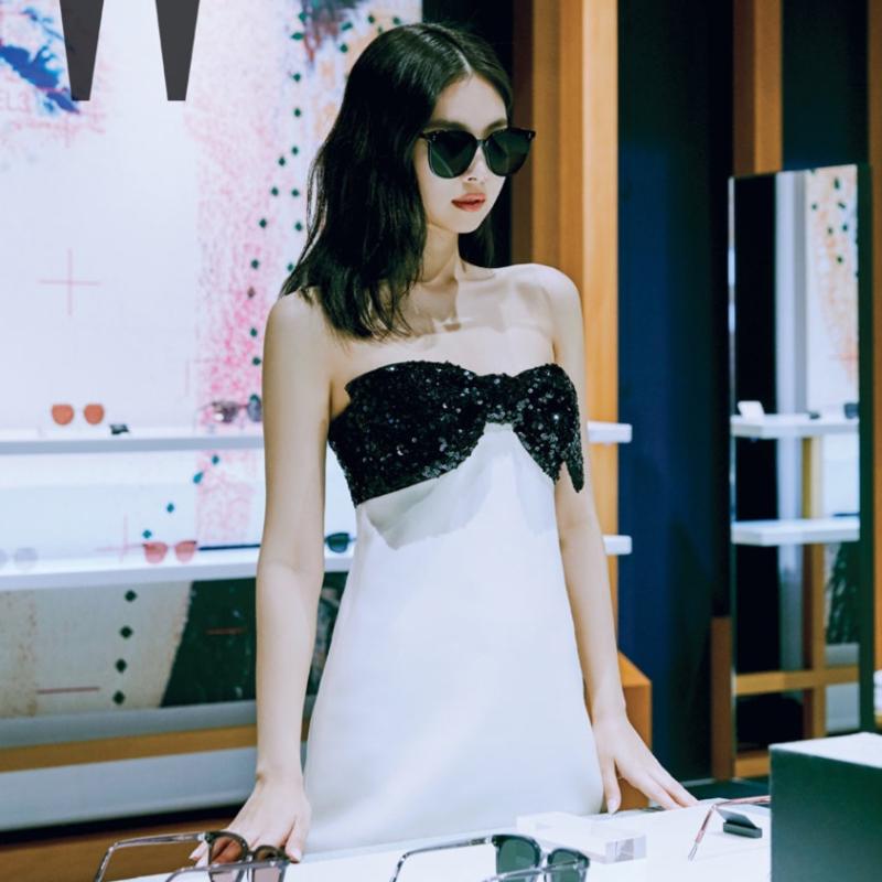 kpop Korean Celebrity same ladies NEW Bow-knot sequins temperament white dress women summer Evening party sexy strapless dresses
kpop Korean Celebrity same ladies NEW Bow-knot sequins temperament white dress women summer Evening party sexy strapless dresses