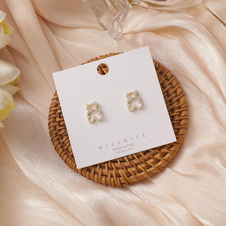 Cute Little Bear Earring Small and Versatile Pearl Micro Zircon-Encrusted Stud Earrings Korean Style Simple Mini Student Jewelry
Cute Little Bear Earring Small and Versatile Pearl Micro Zircon-Encrusted Stud Earrings Korean Style Simple Mini Student Jewelry